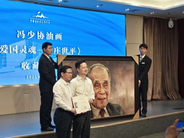 淘配网配资 《爱国灵魂——庄世平》油画入藏中国华侨历史博物馆