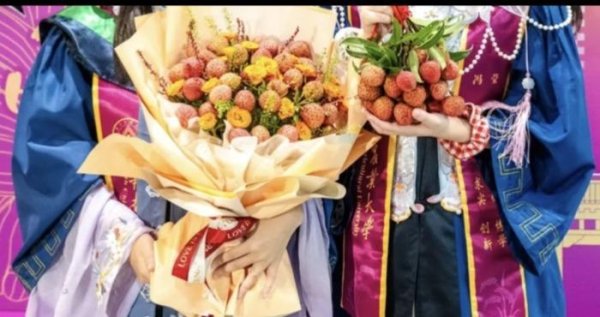 中博策略 荔枝花束与大包子，还有真金与硬钢 高校今年毕业礼物宠爱值满格