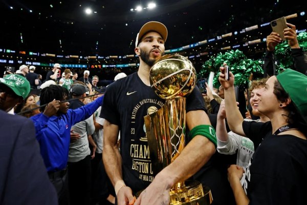 豪瑞优配 凯尔特人将除受伤的杰森·塔图姆之外的整个阵容摆上交易台